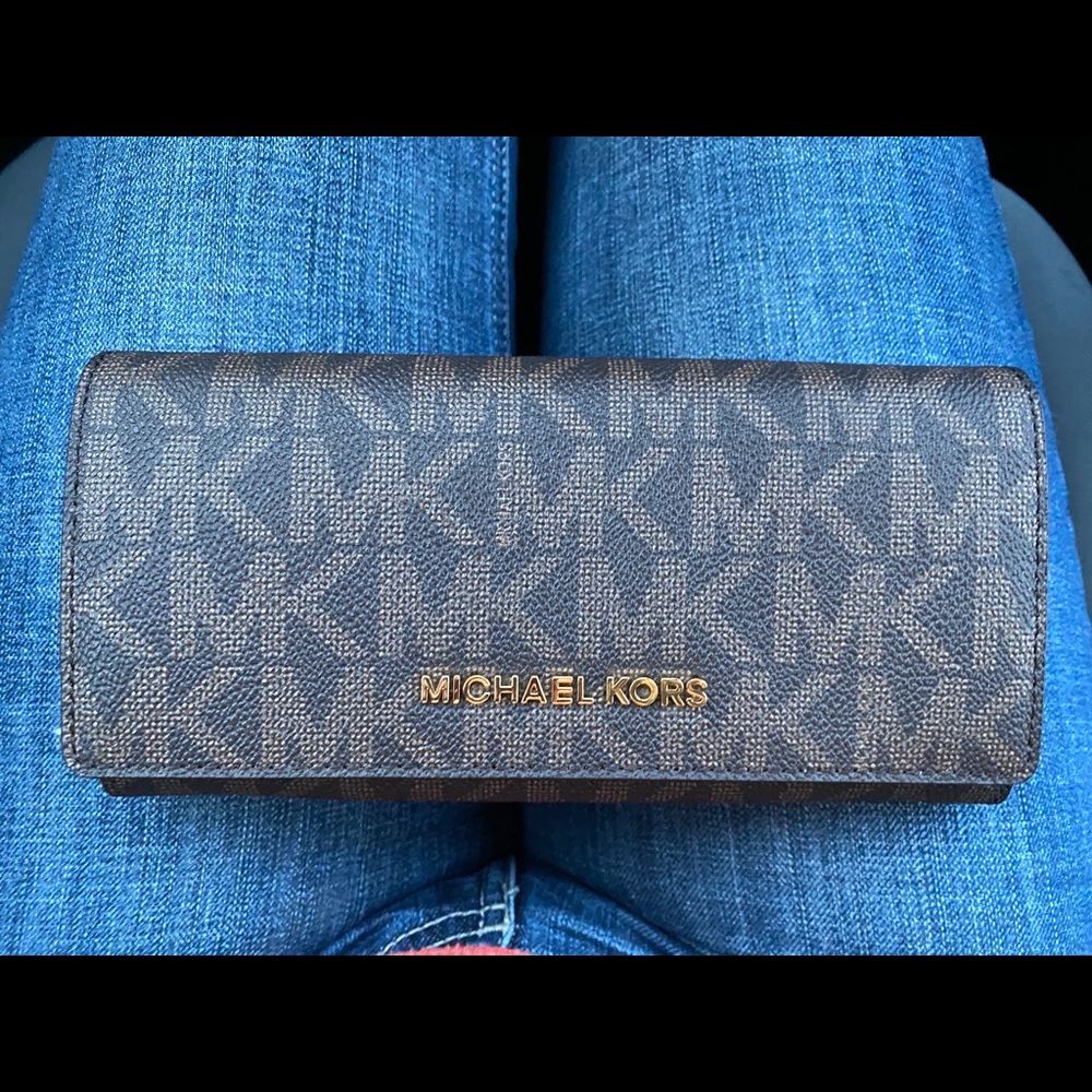 Micheal Kors wallet NWT